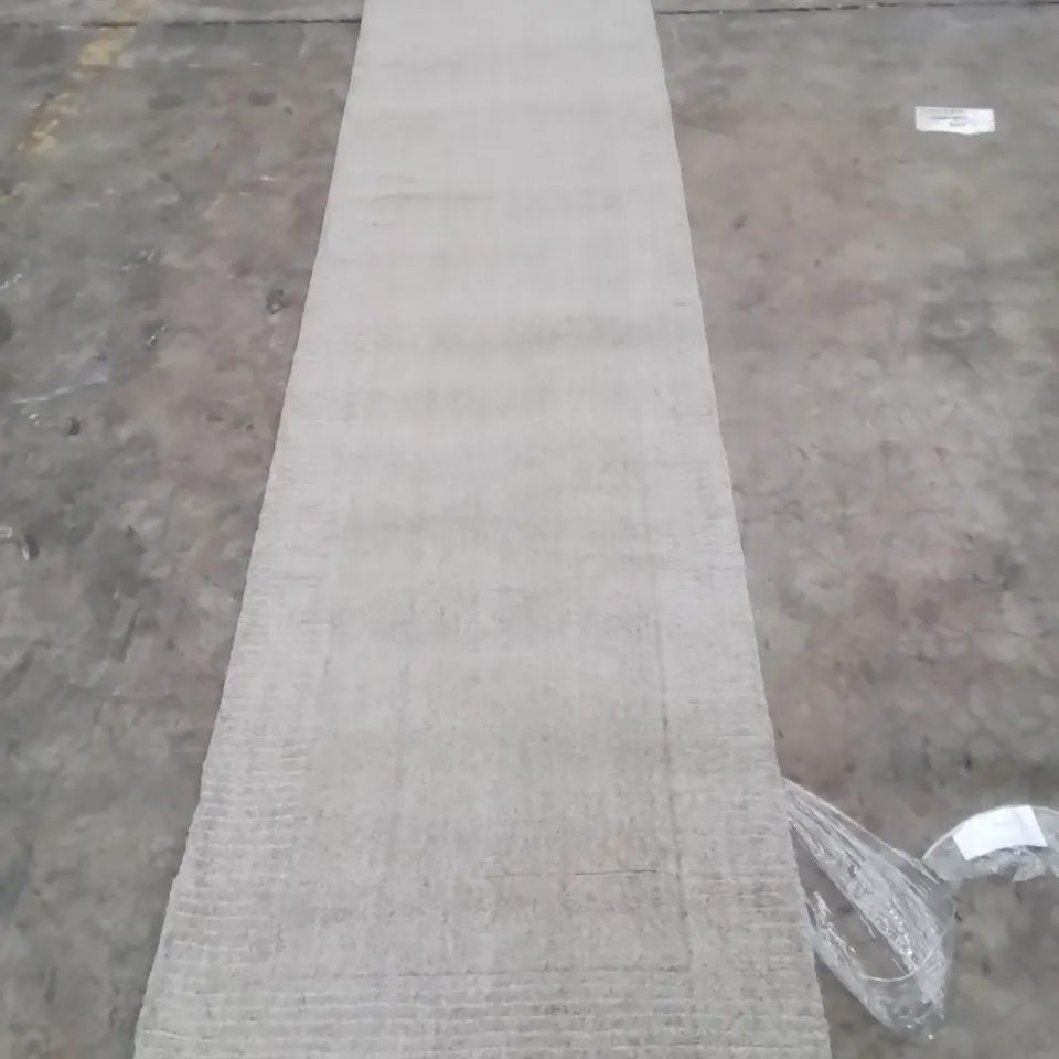 QUALITY DESIGNER AREA RUG - APPROXIMATELY 300X70CM