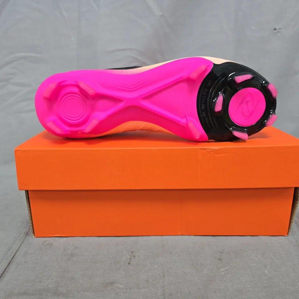 BOXED PAIR OF NIKE PHANTOM GX II PRO FOOTBALL BOOTS IN PINK/PALE ORANGE SIZE UK 5