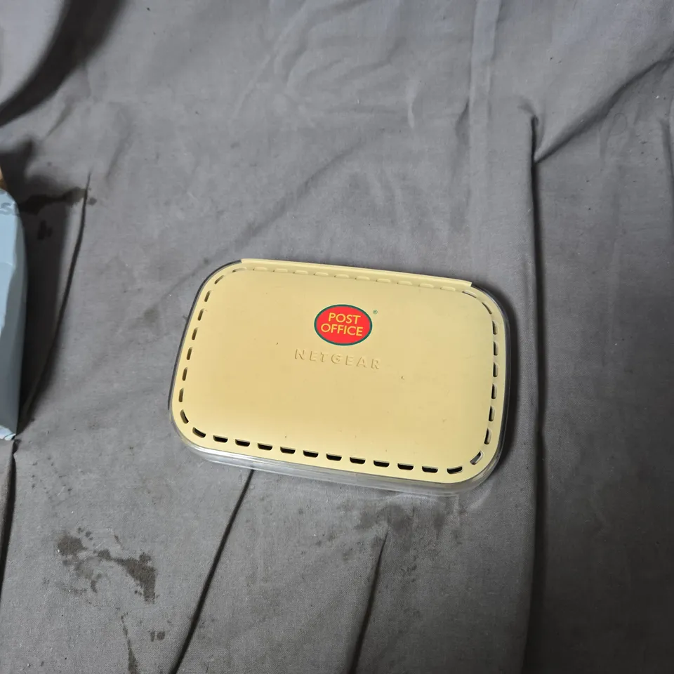 BOX OF APPROXIMATELY 8 ASSORTED ELECTRICAL ITEMS INCLUDING POST OFFICE NET GEAR , ALARM CLOCK AND AMAZON REMOTE CONTROLLER 