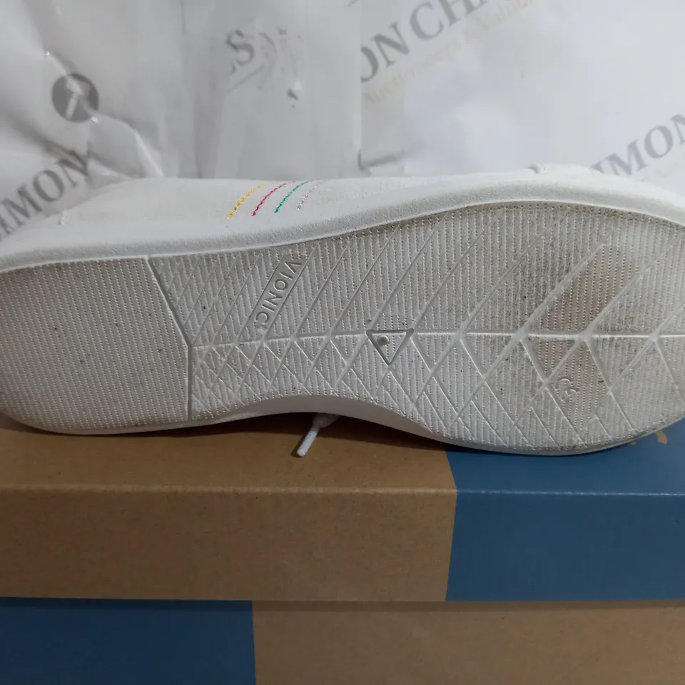 MIP KANNES NKEL BOOTS IN WHITE  - SIZE 7