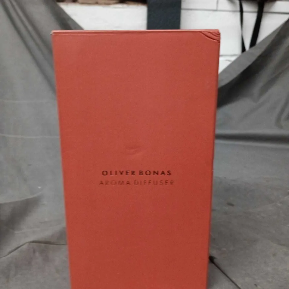 OLIVER BONAS AROMA DIFFUSER – RIBBED GLASS VESSEL (BOXED)