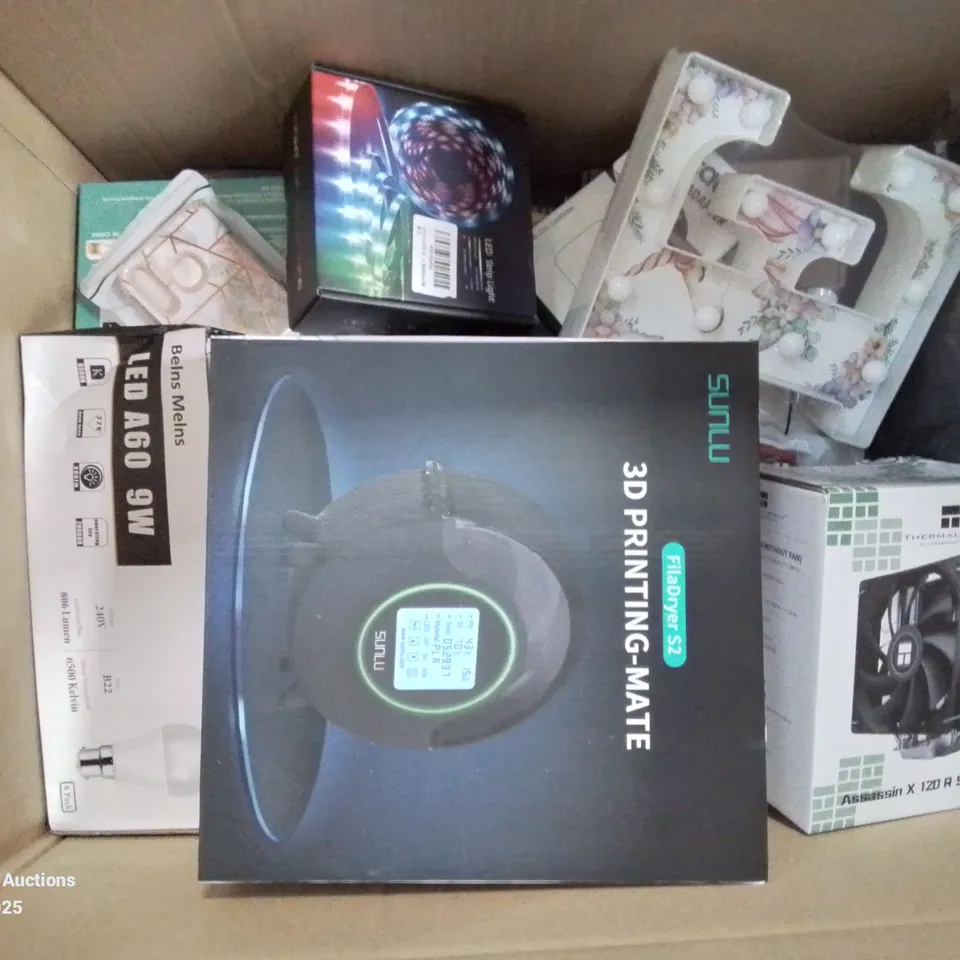 BOX CONTAINING LARGE AMOUNT OF BOXED ELECTRICAL ITEMS TO INCLUDE: LED MOTION SENSOR FLOOD LIGHT, 3D PRINTING-MATE, LED STRIP LIGHTS, INK CARTRIDGES, PHONE SCREEN PROTECTION COVERS, LIGHT BULBS ETC.