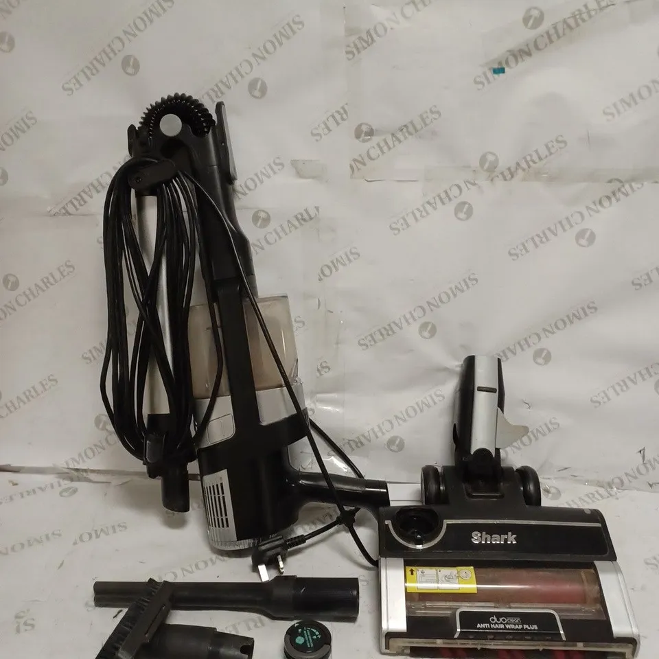 SHARK STRATOS ANTI HAIR WRAP PET PRO VACUUM CLEANER