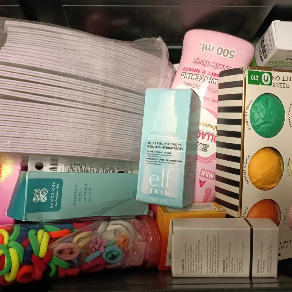 APPROXIMATELY 20 ASSORTED HEALTH & BEAUTY PRODUCTS TO INCLUDE A BONNIE MILK POWER LIGHTNING LOTION, NIVEA DAY CREAM, GRUUM GENTLE FACE WASH BAR, ETC