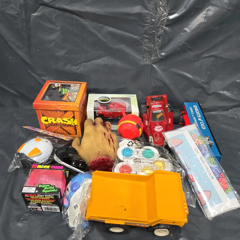 APPROXIMATELY 15 ASSORTED TOYS & GAMES TO INCLUDE UNO, CARD GAMES AND LEGO
