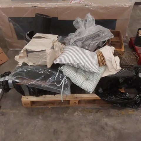 PALLET CONTAINING A LARGE QUANTITY OF ASSORTED GARDEN/HOME FURNITURE AND DECORATION PARTS