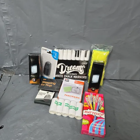 APPROXIMATELY 20 ASSORTED HOUSEHOLD ITEMS TO INCLUDE TITLEIST GOLF BALLS, WHITE CHALK MARKERS, CARTRIDGE FILTER SERVICE PACK, ETC