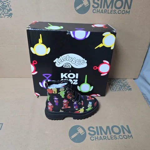 BOXED KOI KIDZ TELETUBBIES SUPERDOME KIDZ BOOTS BLACK UK SIZE 10 