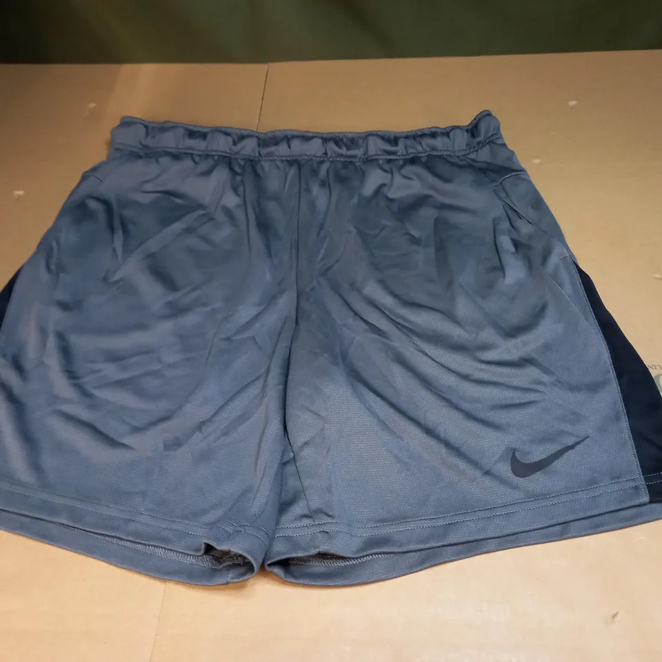MENS NIKE LOGO DRI-FIT SHORTS SIZE XL