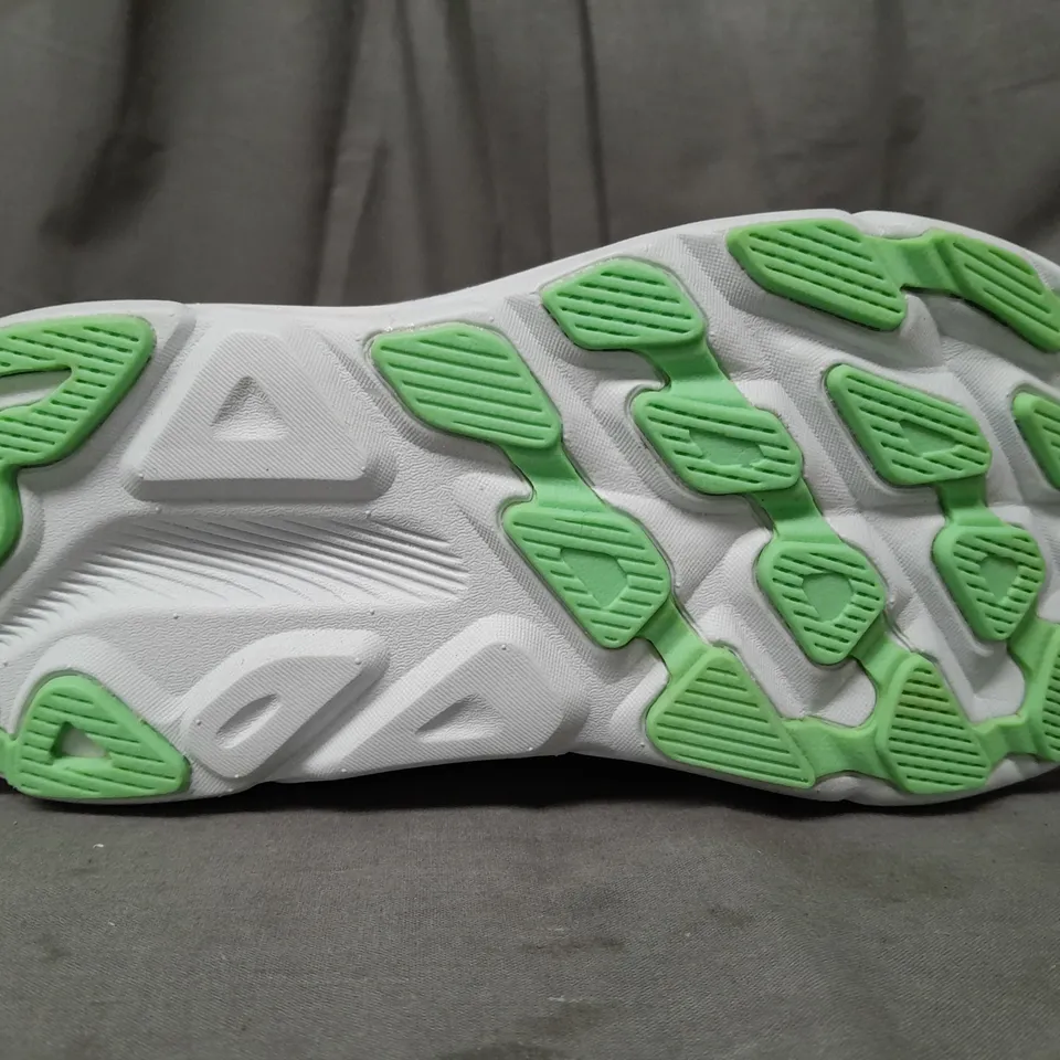 BOXED PAIR OF HOKA CLIFTON 9 SHOES IN LIGHT BLUE SIZE 3.5