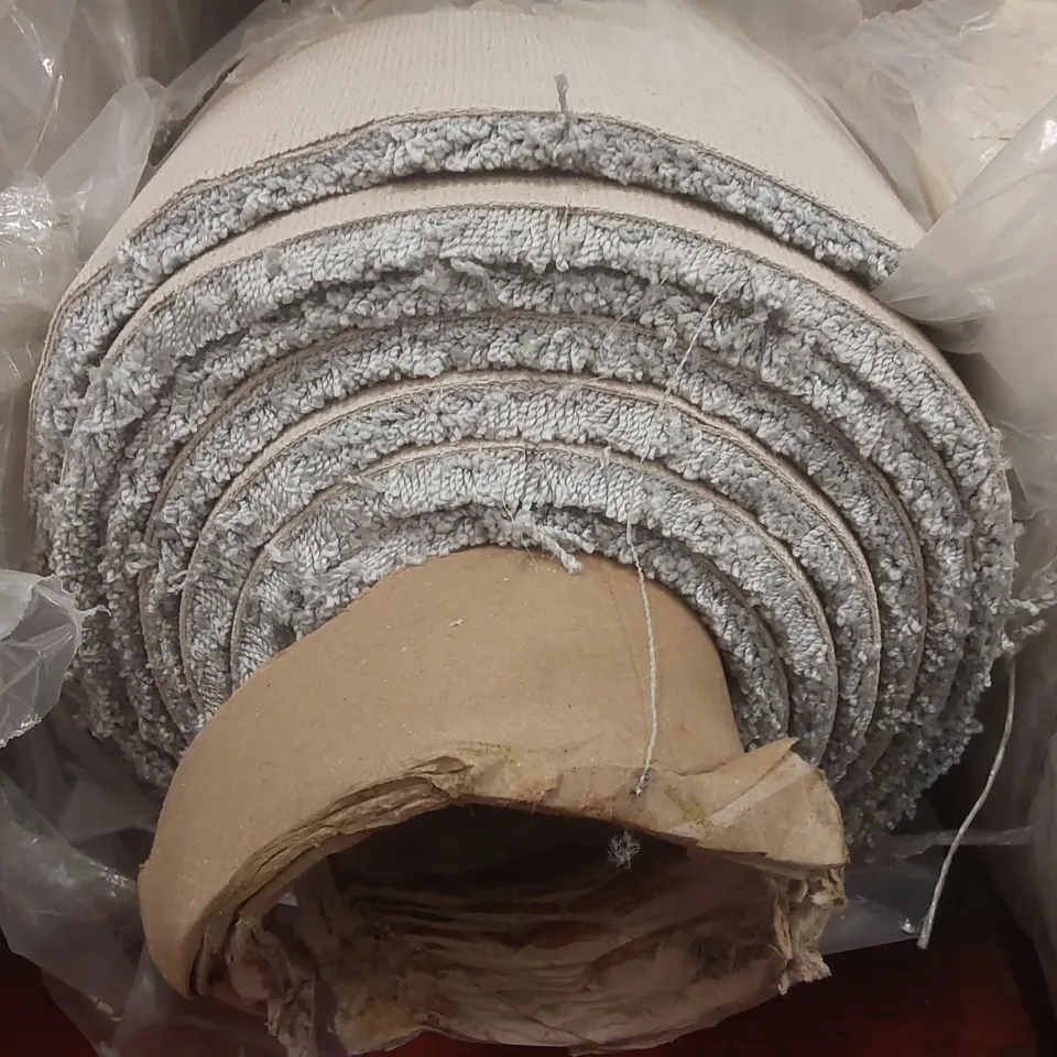 ROLL OF QUALITY ULTIMATE IMPRESSIONS FRILL CARPET - APPROXIMATELY 5.4 x 5m