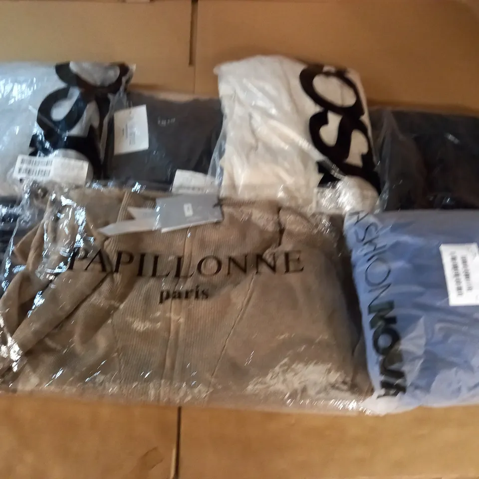 LARGE QUANTITY OF ASSORTED BAGGED CLOTHING ITEMS TO INCLUDE ASOS, BRAVE SOUL AND FASHION NOVA