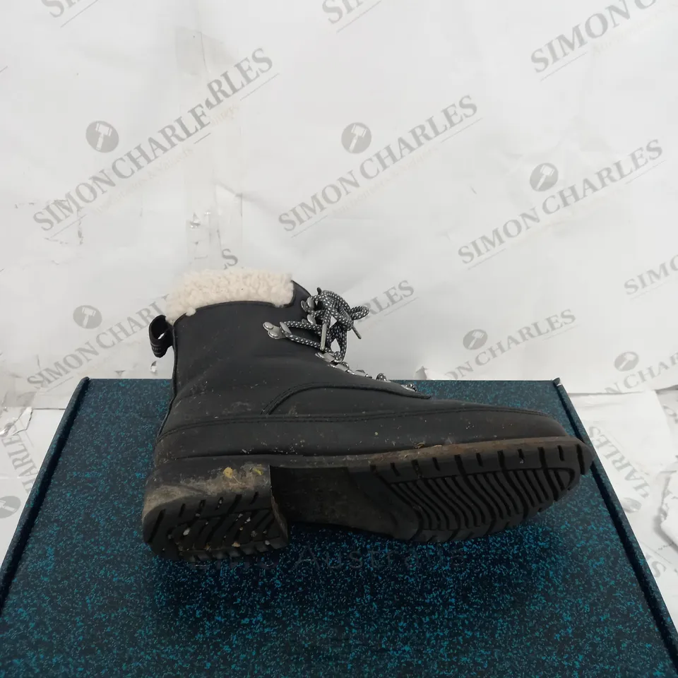  EMU OKAB WATERPROOF BOOTS - BLACK - SIZE 6