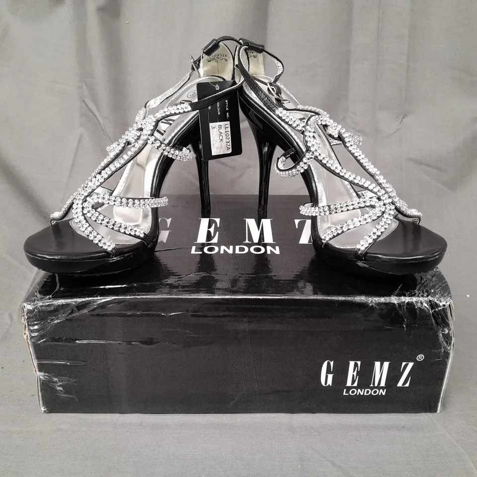 BOX OF APPROXIMATELY 12 PAIRS OF GEMZ LONDON OPEN TOE STRAPPY HIGH HEEL SANDALS IN BLACK/METALLIC SILVER W. JEWEL EFFECT - VARIOUS SIZES