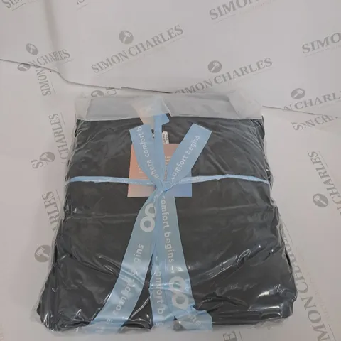 OODIE OVERSIZED HOODED BLANKET