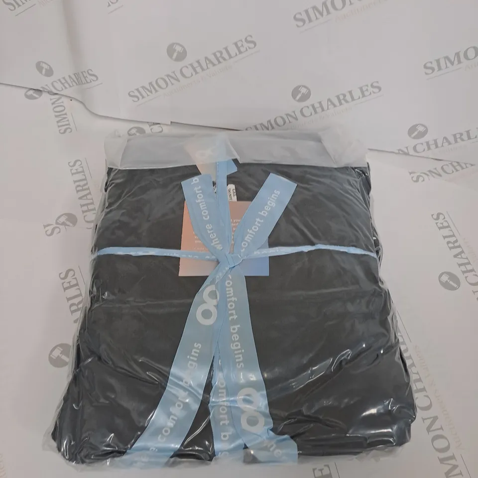 OODIE OVERSIZED HOODED BLANKET