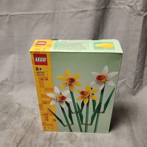 BOXED LEGO DAFFODILS SET - 40747