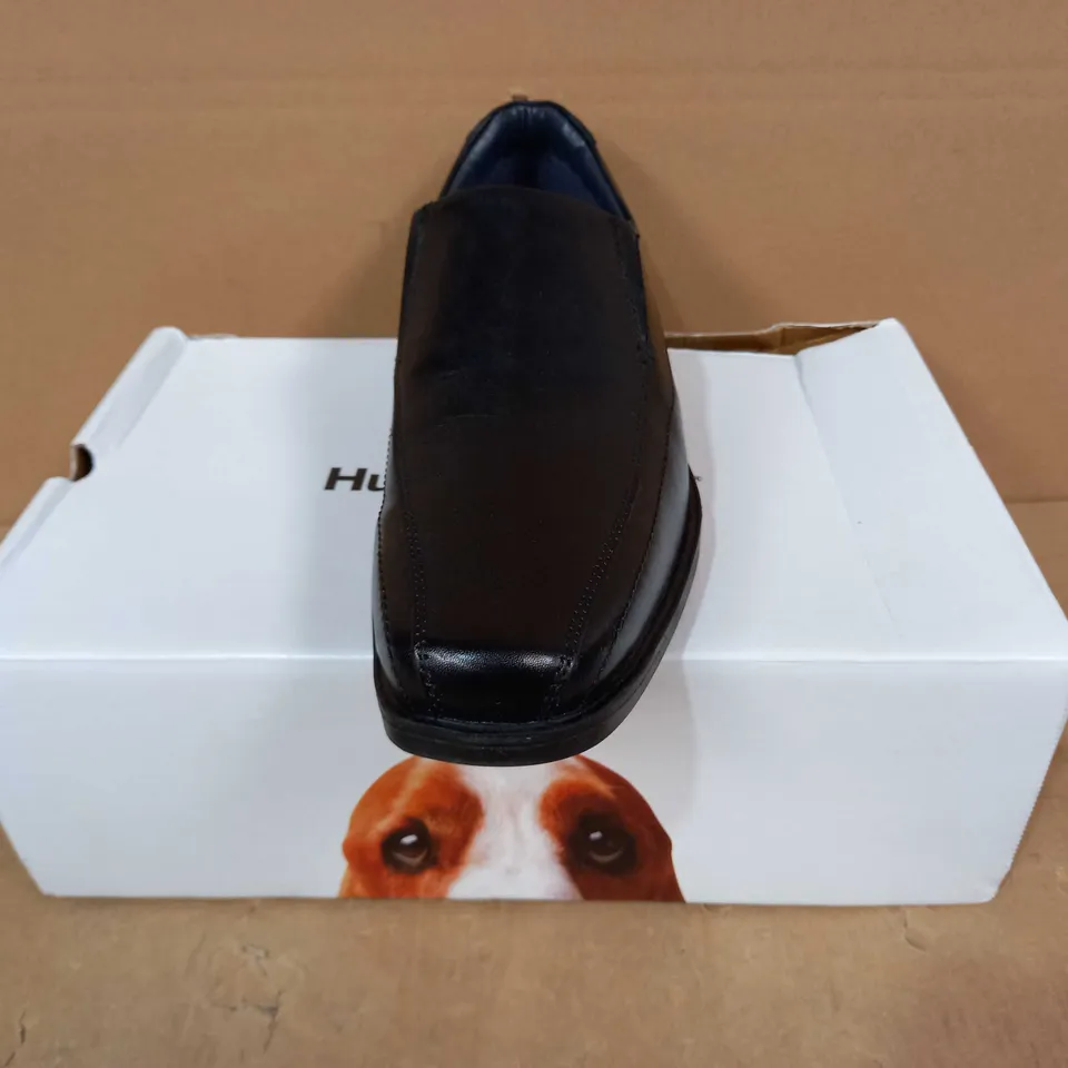 BOXED PAIR OF HUSH PUPPIES FAUX LEATHER SHOES IN BLACK EU SIZE 42