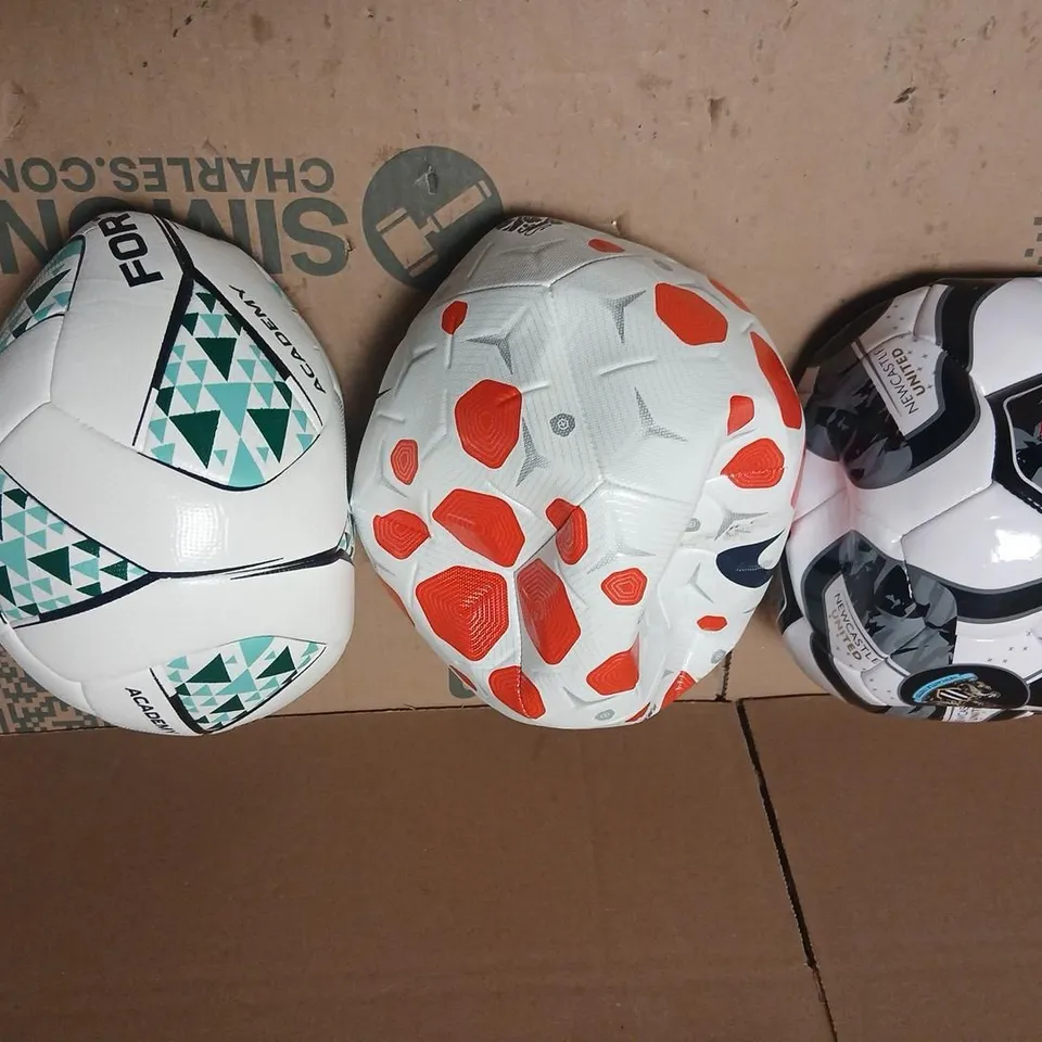 SET OF 3 ASSORTED FOOTBALL TO INCLUDE; FORZA ACADEMY, NIKE OMNI SCULPT AND NEWCASTLE UNITED