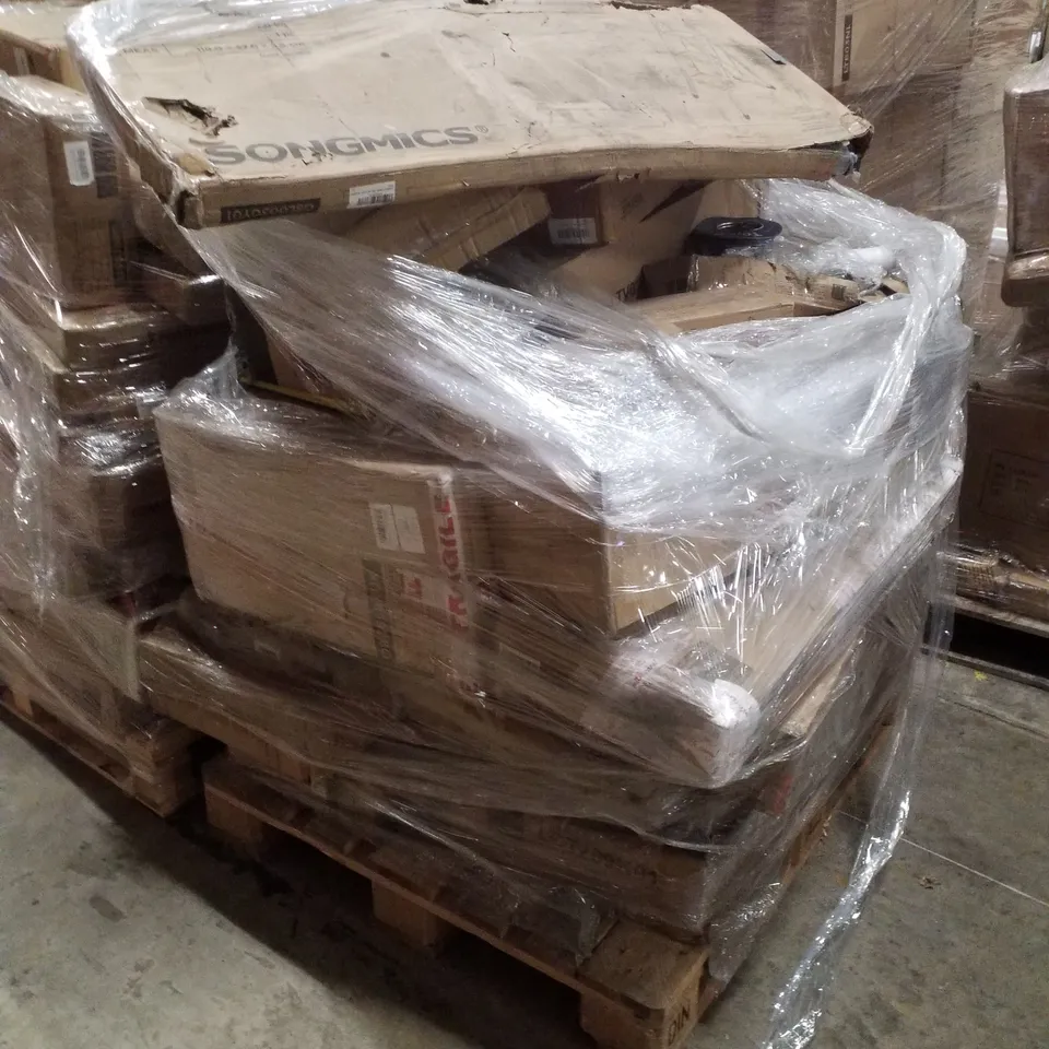 PALLET CONTAINING ASSORTED PRODUCTS INCLUDING STEEL LADDER, SHOE RACK & DOG BED