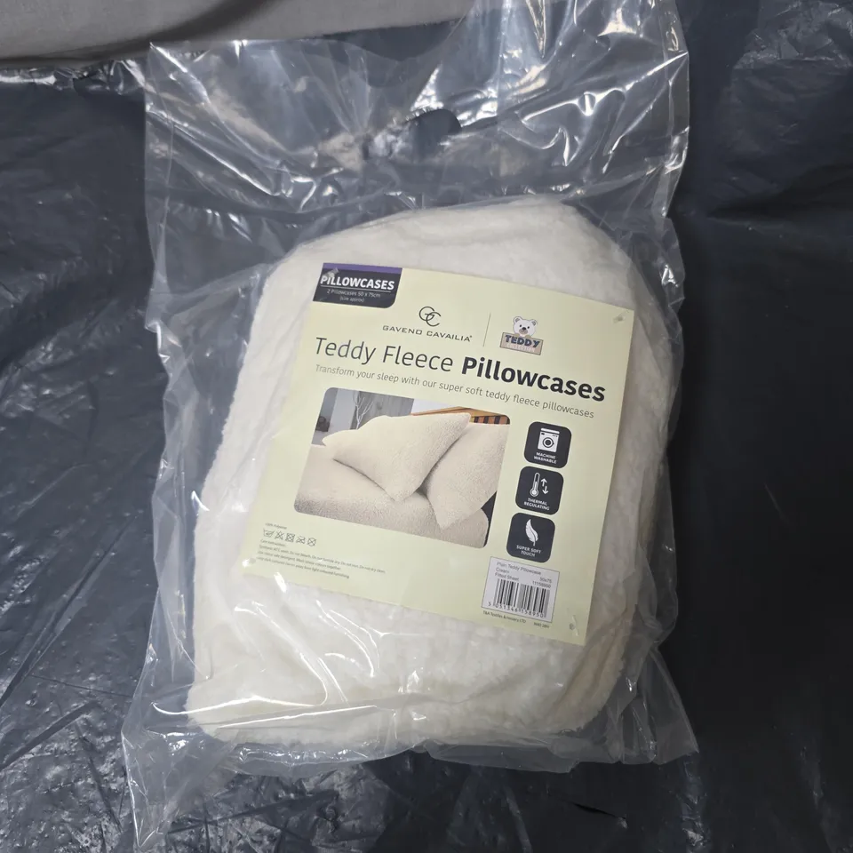 GAVENO CAVAILIA TEDDY FLEECE PILLOWCASES – WHITE, PACK OF 2