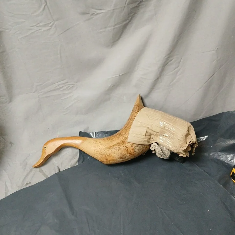 CARVED WOODEN DUCK SCULPTURE