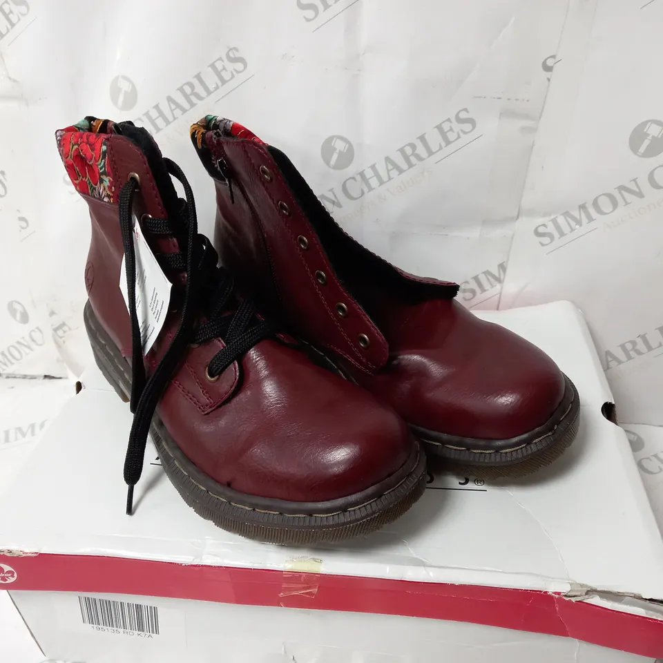 RIEKER RED INTEREST COLOUR BOOT SIZE 7 1/2 - BOXED