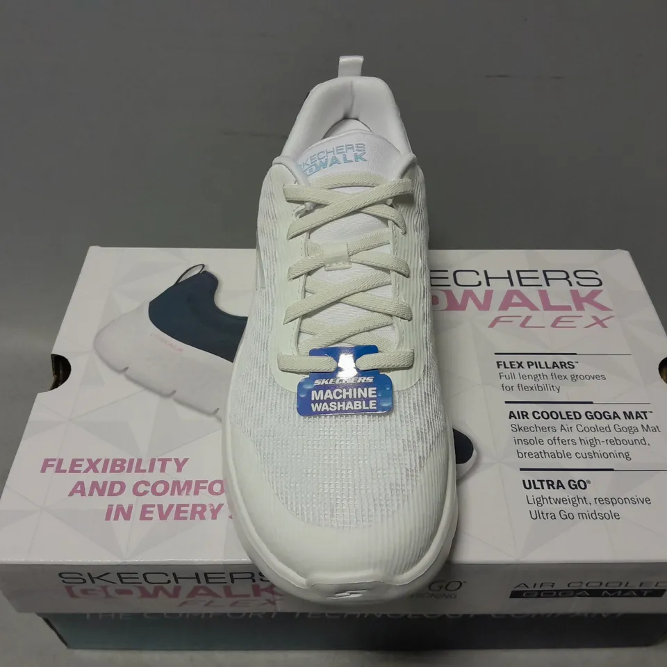 BOXED PAIR OF SKECHERS GO WALK FLEX TRAINERS IN WHITE - UK 5