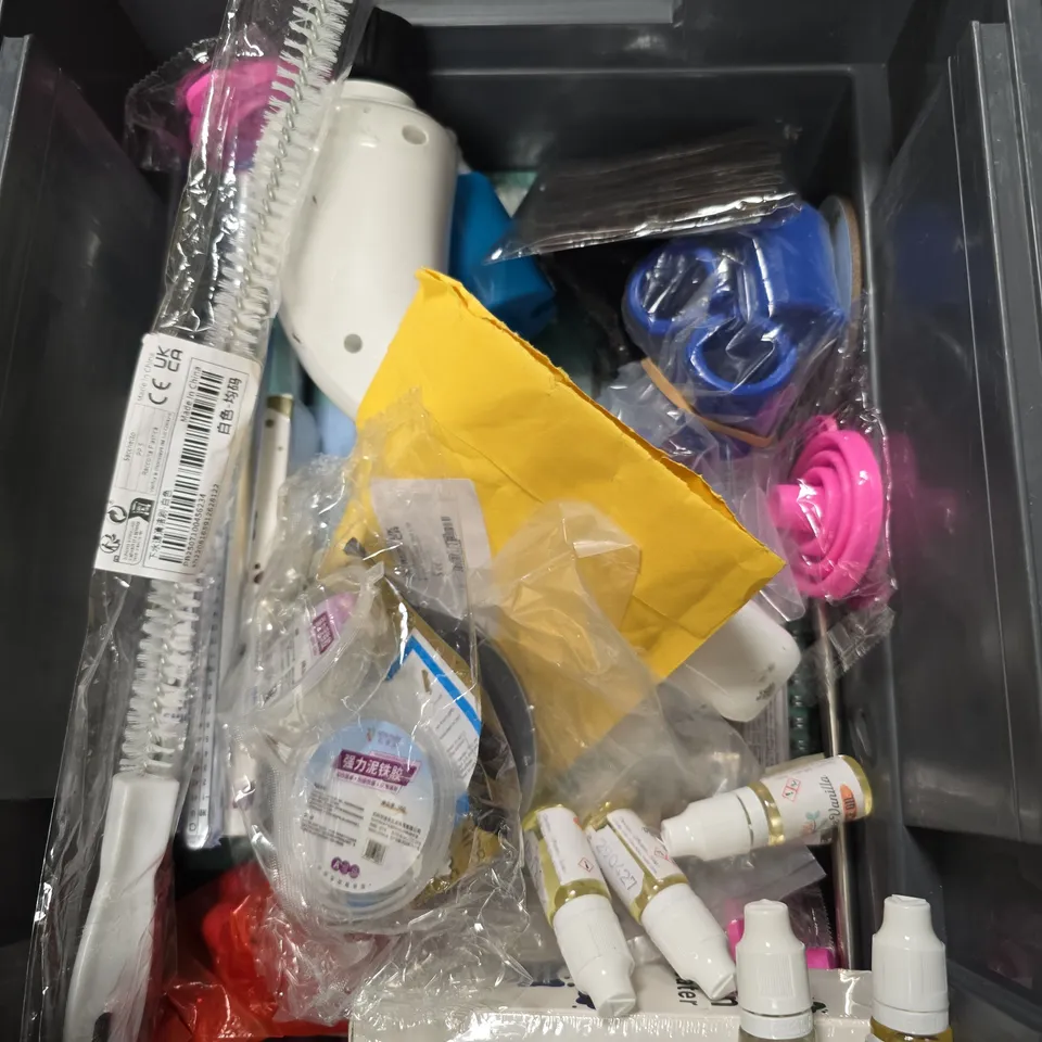 APPROXIMATELY 12 ASSORTED HOUSEHOLD ITEMS TO INCLUDE - STAINLESS STEEL COFFEE SCOOP - THE PINK STUFF POWER FOAMING TOILET CLEANER - HYPACLENS SALINE EYE WASH - COLLECTION ONLY - ETC