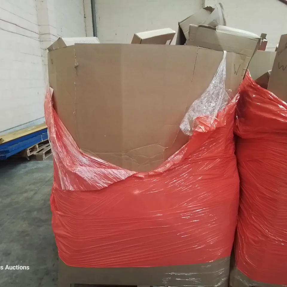 PALLET OF ASSORTED ITEMS INCLUDING: MODERN FLOOR LAMP, LED AQUARIUM LIGHT, CARRY BAG, PAINT SET, TOILET SEAT