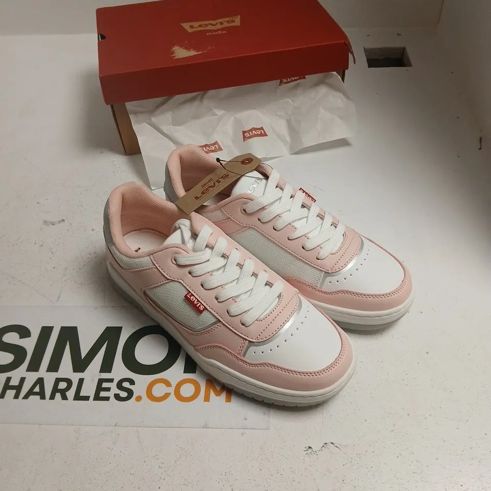 LEVI'S JOHN SER SNEAKERS – PINK & WHITE, UK 6 (EU 39 / US 7)