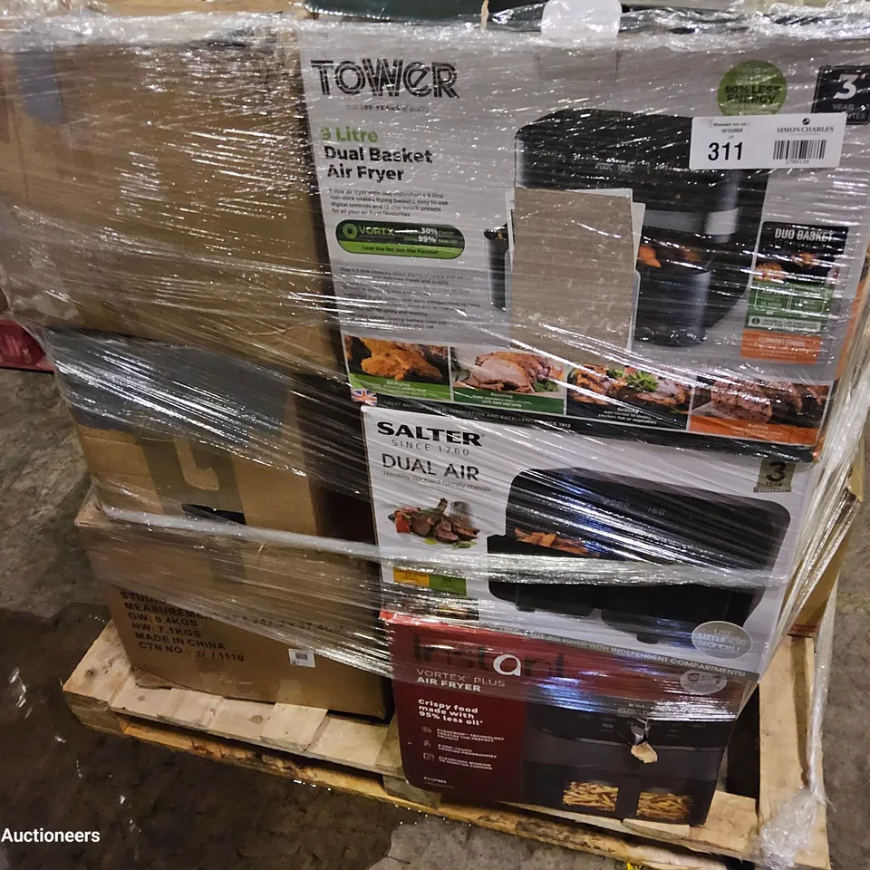 PALLET OF ASSORTED KITCHEN APPLIANCES INCLUDING, AIR FRYERS, TOASTERS, 6' FIBRE OPTIC CHRISTMAS TREE.