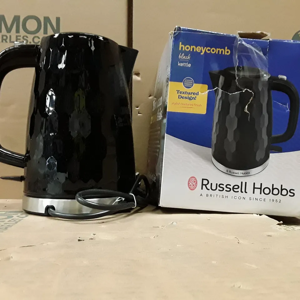 BOXED RUSSEL HOBBS KETTLE 26051
