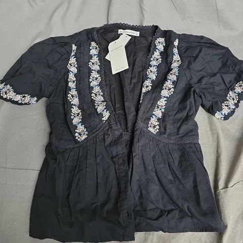 ABERCROMBIE & FITCH BLACK EMBROIDERED BLOUSE – SMALL