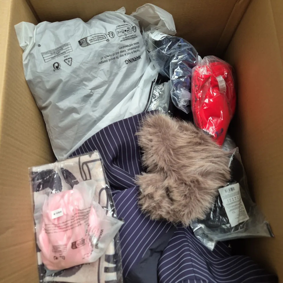 A BOX OF APROXIMATELY 25 MIX CLOTHING