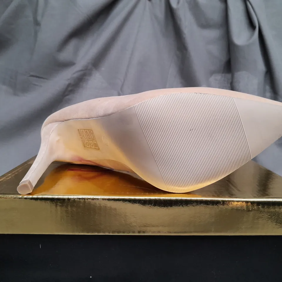 BOX OF APPROX 10 ASPIRER BEIGE HIGH HEELS IN VARIOUS SIZES