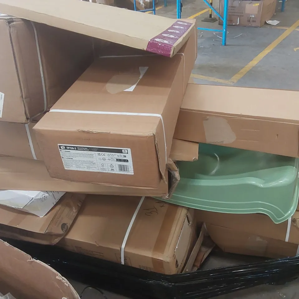 PALLET CONTAINING A LARGE QUANTITY OF ASSORTED ITEMS INCLUDING: PLUM CLIMBING FRAME PARTS ECT