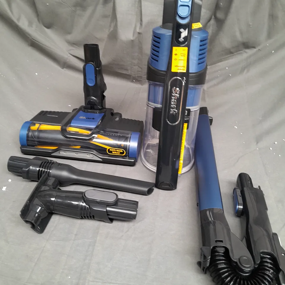 BOXED SHARK ANTI HAIR WRAP CORDLESS VACUUM CLEANER IZ202UK