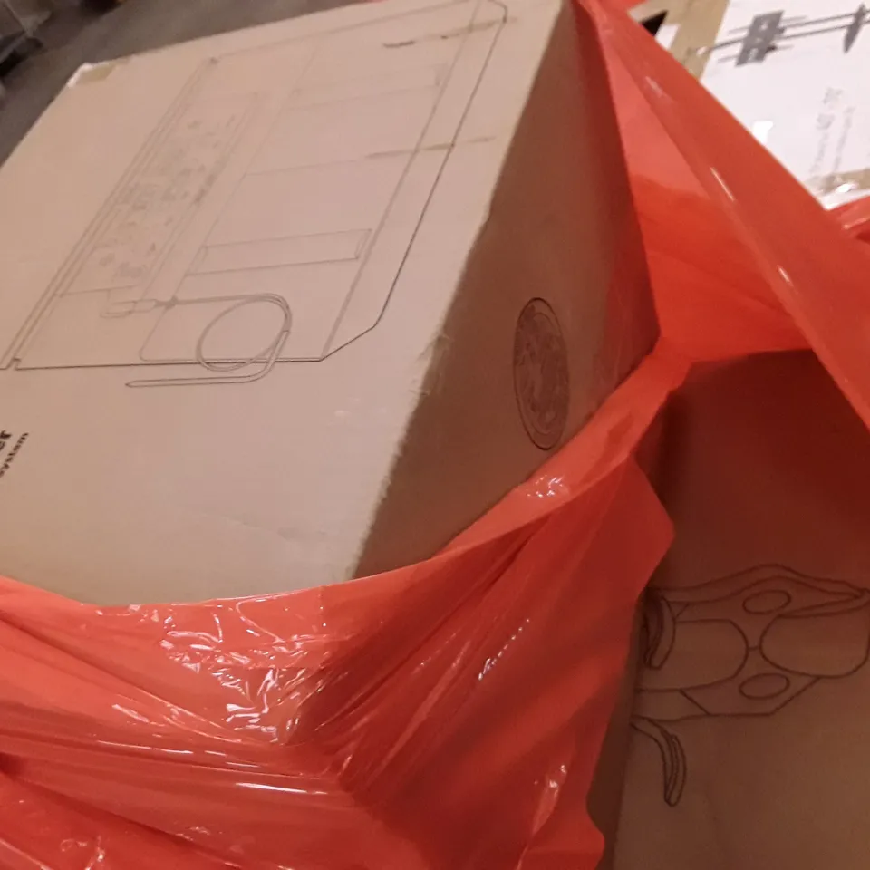 PALLET OF ASSORTED PRODUCTS INCLUDING 9.5L AIR FRYER, OFFICE CHAIR, PLASTIC WATER TANK BASE
