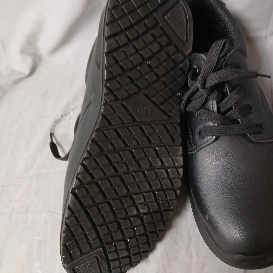 BLACK LEATHER LACE-UP MEN'S SHOES