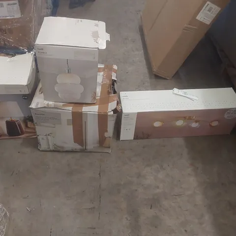PALLET CONTAINING A VERY LARGE QUANTITY OF ASSORTED DESIGNER LIGHTING PRODUCTS TO INCLUDE: TABLE LAMP, CEILING LIGHTS, FLOOR LAMP ECT