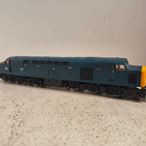 UNBRANDED BRITISH RAIL CLASS 40 DIESEL LOCOMOTIVE MODEL