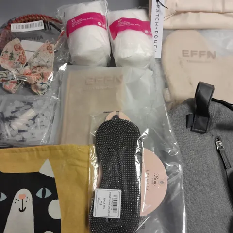LOT OF ASSORTED HEALTH AND BEAUTY ITEMS TO INCLUDE COSMETICS BAGS, WOOL PADS AND BOUX AVENUE EYEMASK