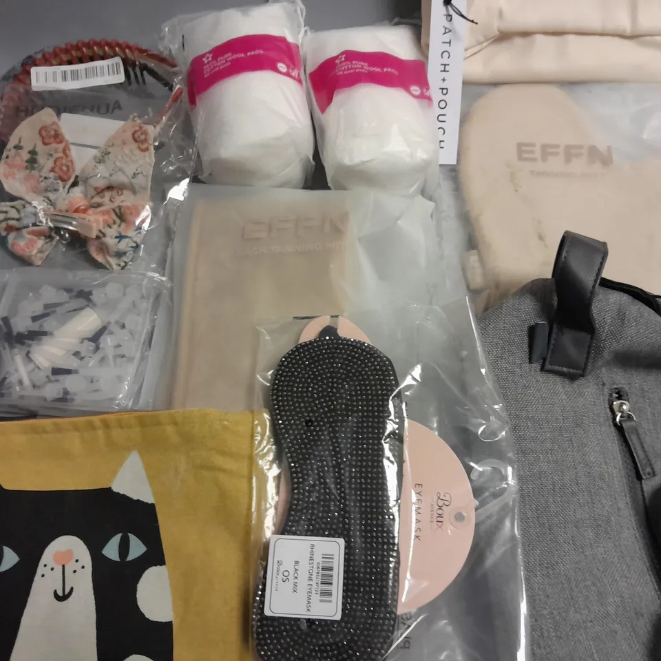 LOT OF ASSORTED HEALTH AND BEAUTY ITEMS TO INCLUDE COSMETICS BAGS, WOOL PADS AND BOUX AVENUE EYEMASK