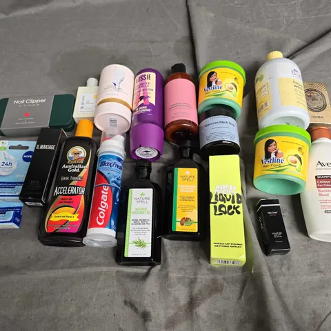APPROXIMATELY 12 ASSORTED HEALTH & BEAUTY PRODUCTS TO INCLUDE NAIL CLIPPERS, AUSSIE CONDITIONER, AND NATURE SPELL ROSMARY OIL ETC.