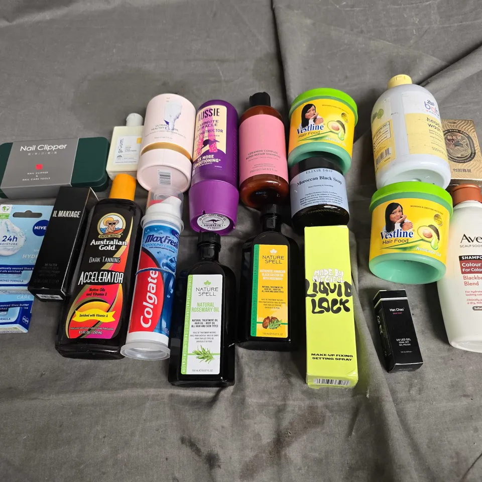 APPROXIMATELY 12 ASSORTED HEALTH & BEAUTY PRODUCTS TO INCLUDE NAIL CLIPPERS, AUSSIE CONDITIONER, AND NATURE SPELL ROSMARY OIL ETC.