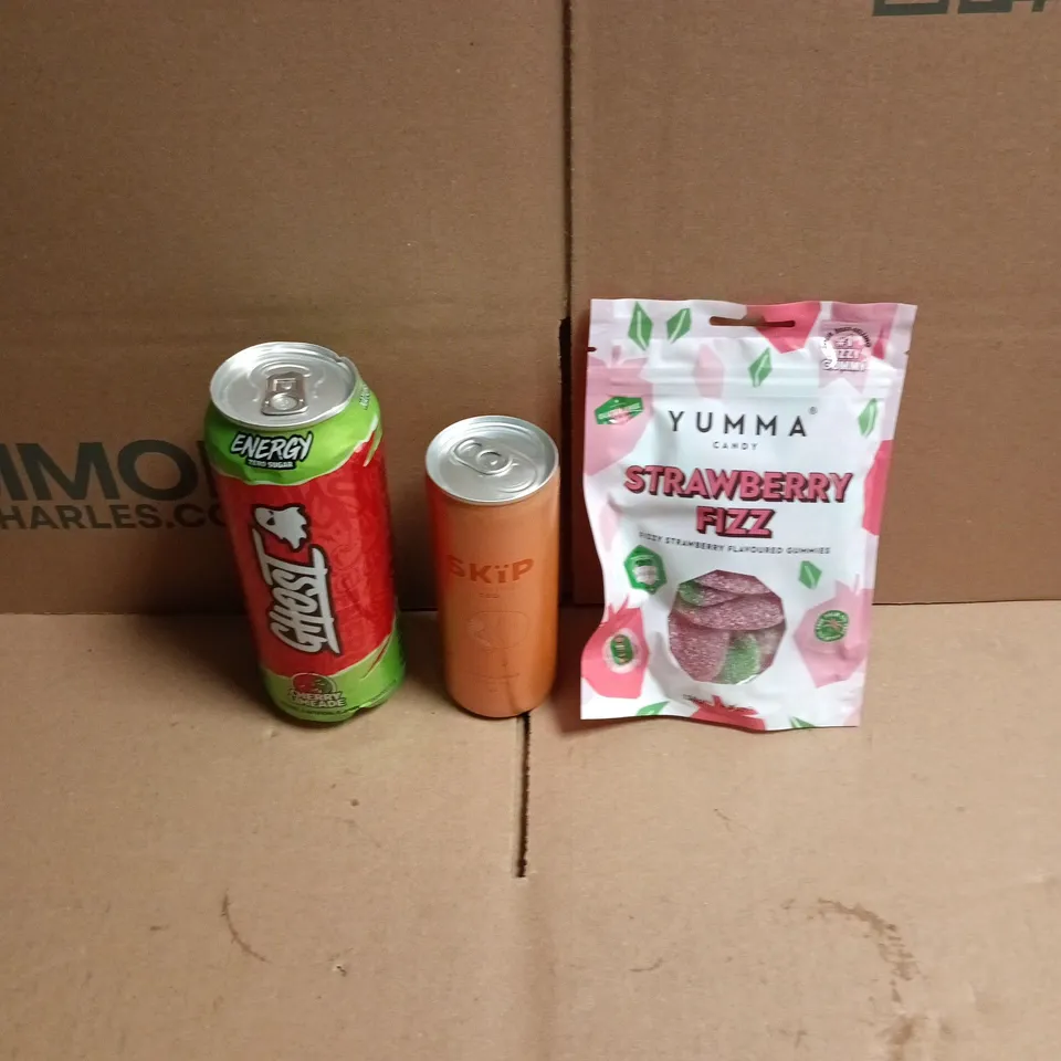 APPROXIMATELY 12 ASSORTED FOOD AND DRINKS ITEMS TO INCLUDE - GHOST ENERGY CHERRY LIMEADE, YUMMA CANDY STRAWBERRY FIZZ, SKIP CBD WATER PEACH & GINGER FLAVOUR ETC 