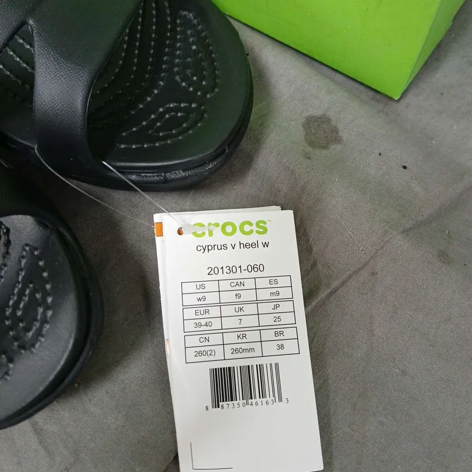 CROCS CYPRUS WEDGE HEEL SANDALS – BLACK, WOMEN’S UK 7 (EU 39-40)