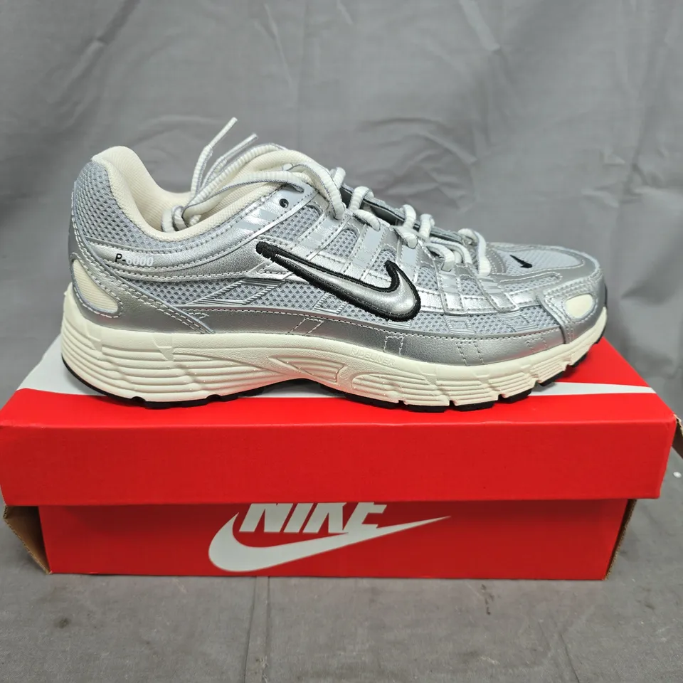 NIKE P-6000 TRAINERS – METALLIC SILVER, UK 5.5