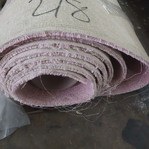 ROLL OF QUALITY TUDOR TWISTCLASSIC ENGLISH ROSE CARPET APPROXIMATELY 5M Γ 4.3M